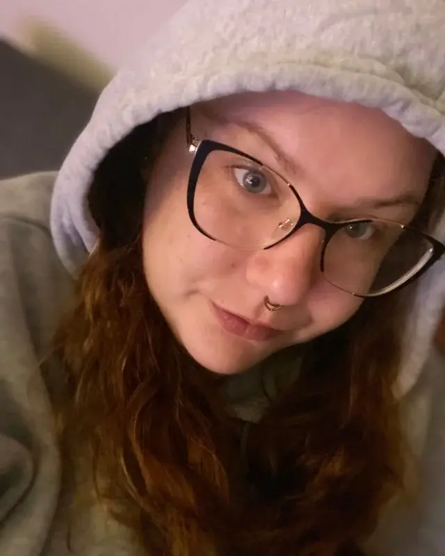 Tu cherches une fille timide mais curieuse ? - Image 2