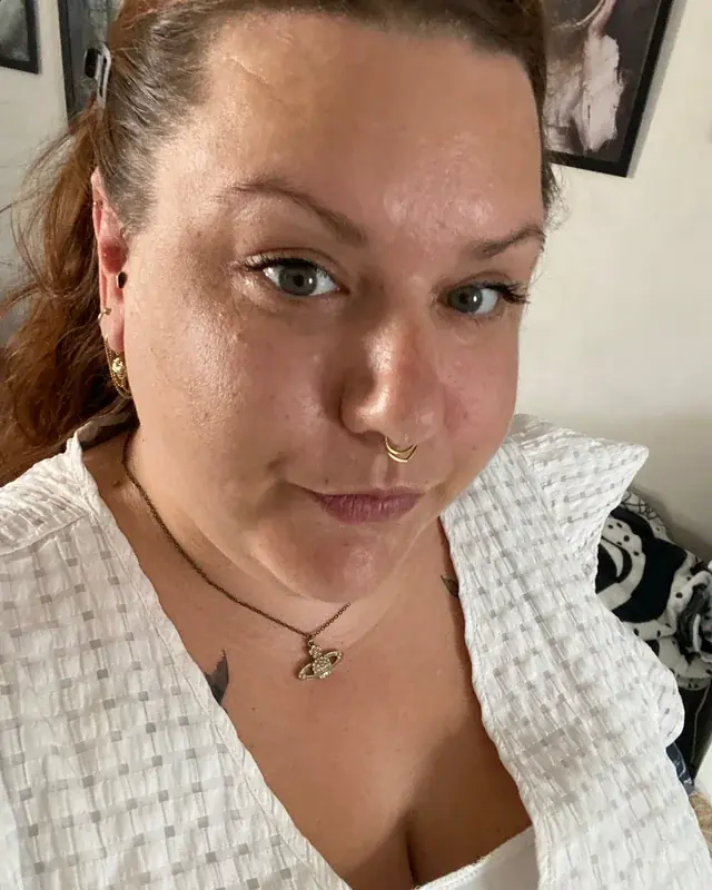 Tu cherches une fille timide mais curieuse ? - Image 6